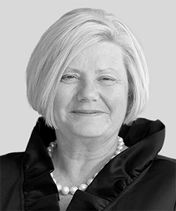 Suzanne Kingston - Consultant